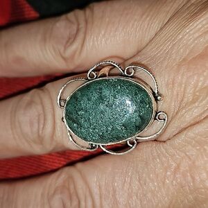 Antique style silver ring with Jade stone